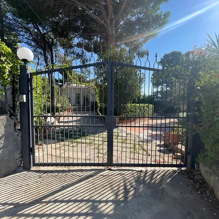Salina - Vicina Al Mare Con Giardino Privato Vakantiehuis *