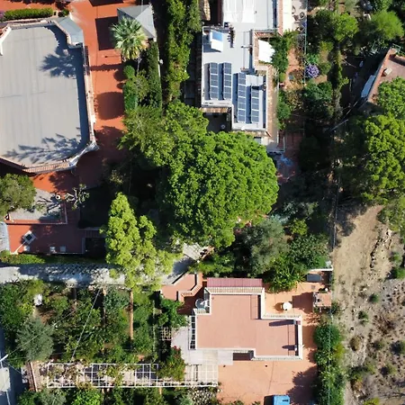 Salina - Vicina Al Mare Con Giardino Privato Trabia