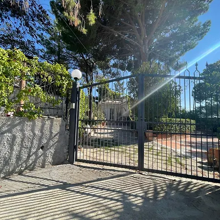 Salina - Vicina Al Mare Con Giardino Privato * Trabia
