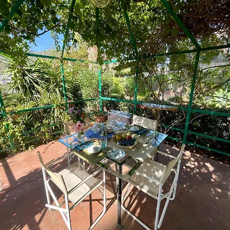 Salina - Vicina Al Mare Con Giardino Privato Vakantiehuis