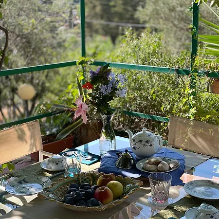 Salina - Vicina Al Mare Con Giardino Privato