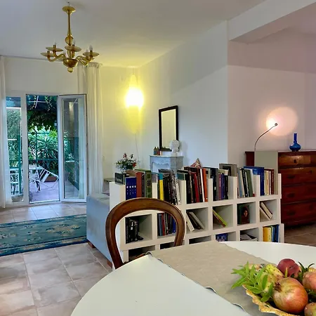Salina - Vicina Al Mare Con Giardino Privato *