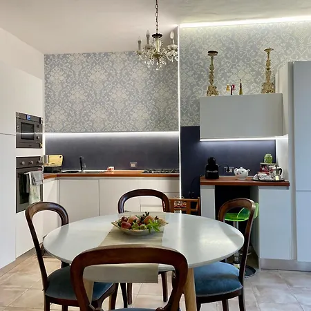 Salina - Vicina Al Mare Con Giardino Privato